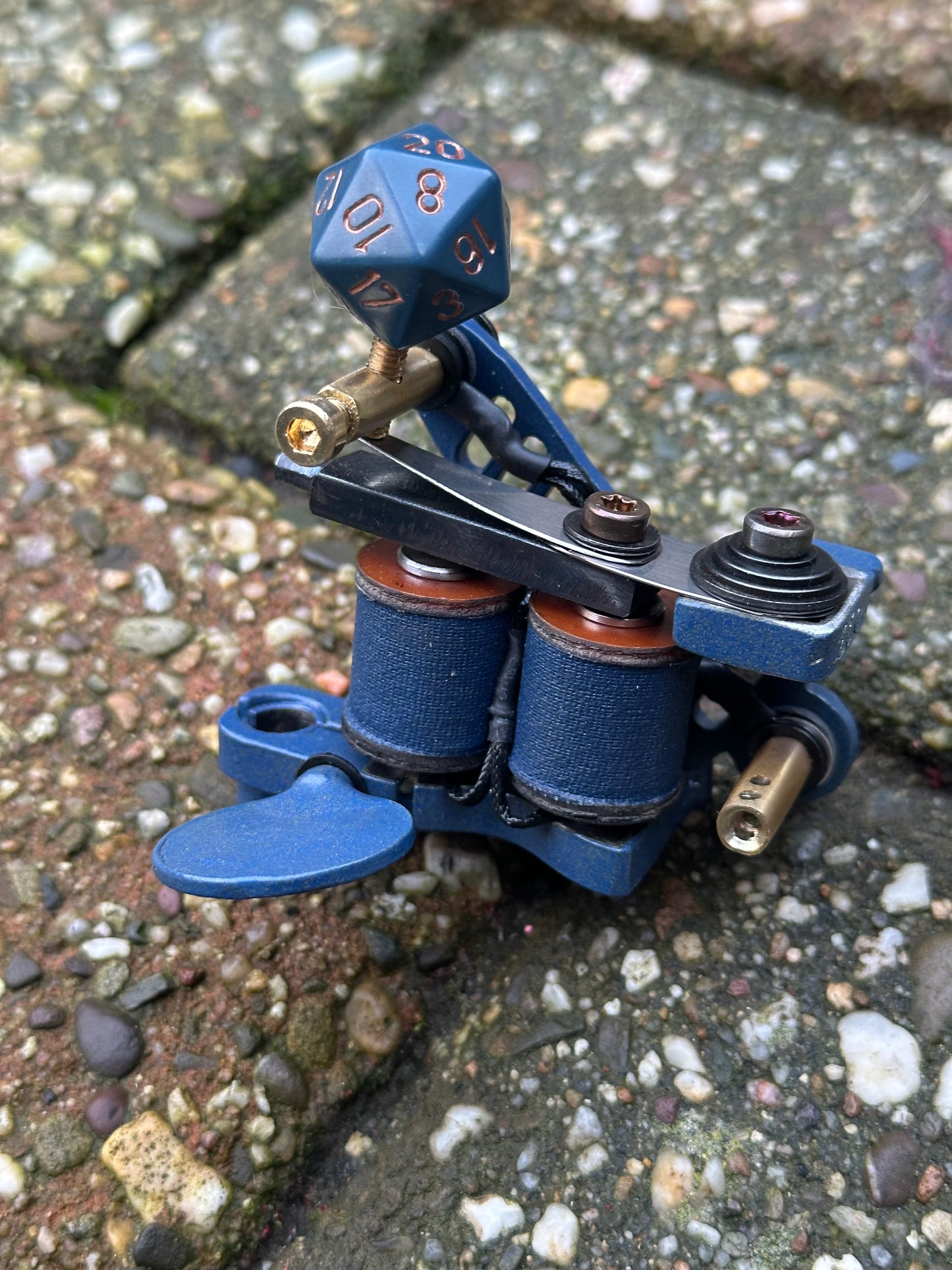 Hollow Spine d20 midnight blue