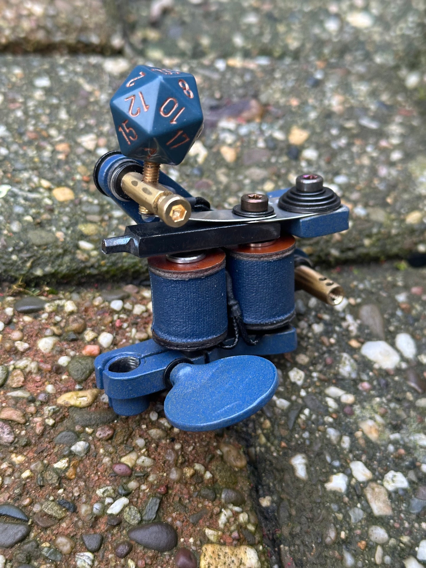 Hollow Spine d20 midnight blue